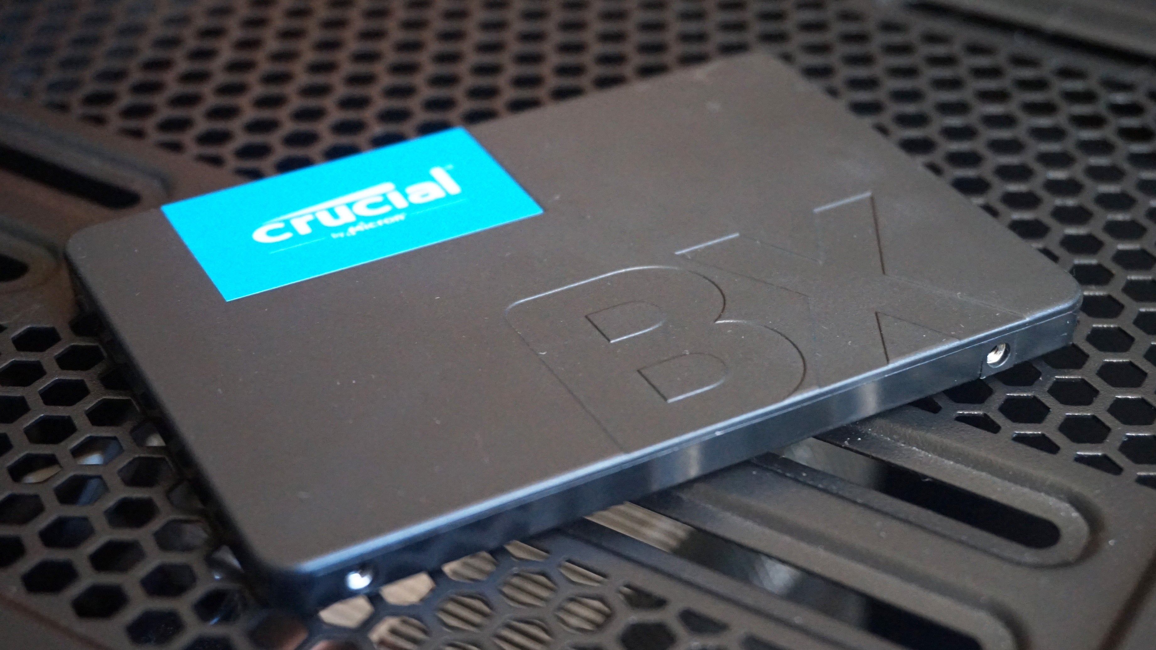 Ambil SSD BX500 1TB Krusial seharga £56 setelah diskon 24%